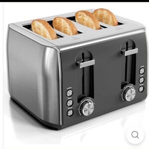 4 Slice Toaster with Removable
Crumb Tray